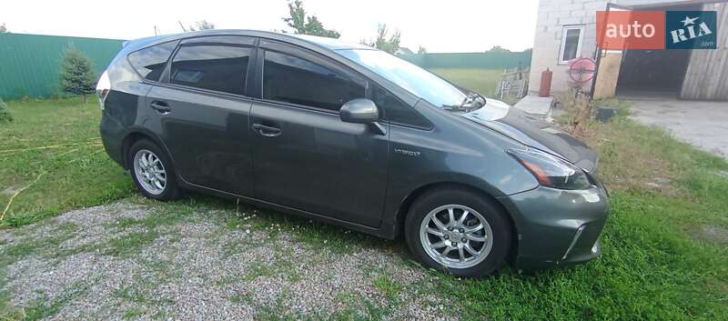 Универсал Toyota Prius v 2013 в Мироновке