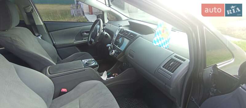 Универсал Toyota Prius v 2013 в Мироновке