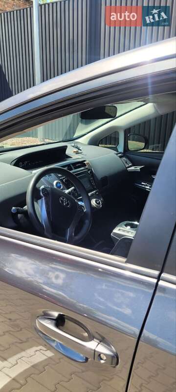 Универсал Toyota Prius v 2016 в Киеве
