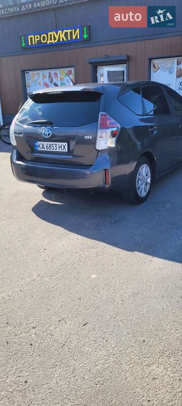 Универсал Toyota Prius v 2016 в Киеве