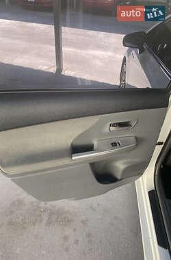 Універсал Toyota Prius v 2013 в Києві