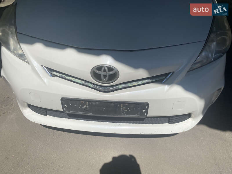 Универсал Toyota Prius v 2013 в Киеве