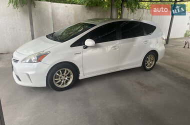 Универсал Toyota Prius v 2013 в Киеве