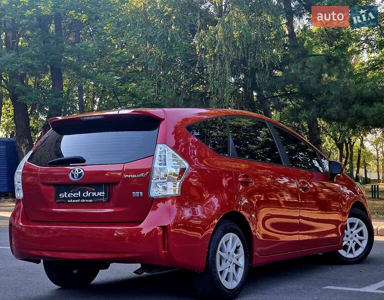 Универсал Toyota Prius v 2012 в Николаеве