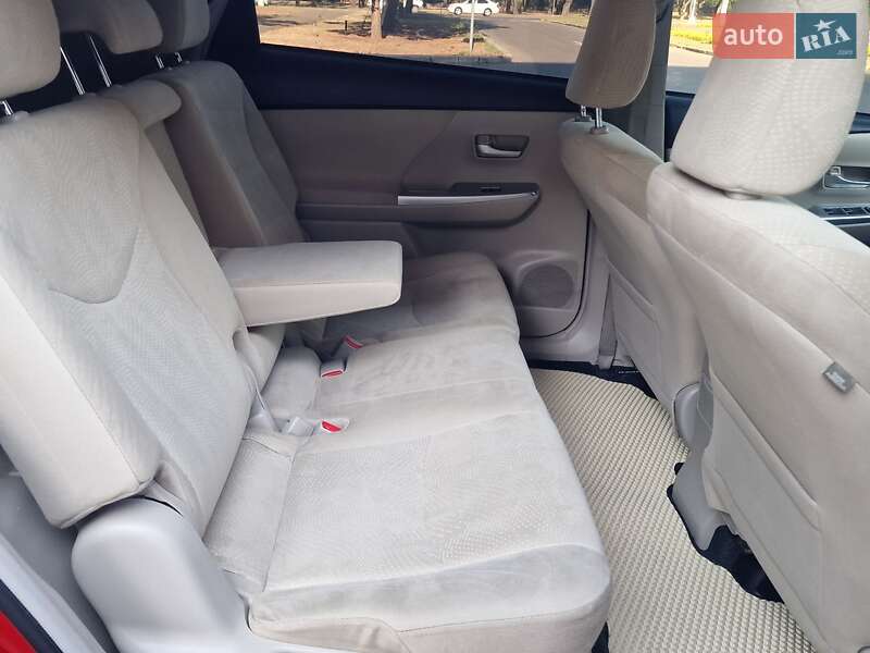 Универсал Toyota Prius v 2012 в Николаеве