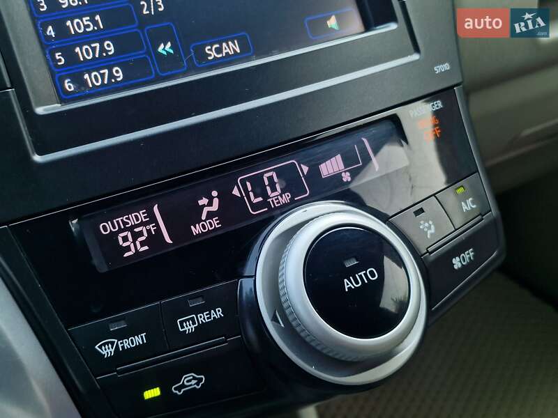 Универсал Toyota Prius v 2012 в Николаеве
