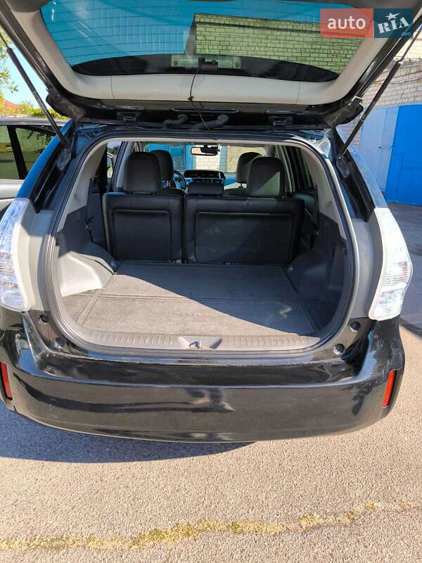 Универсал Toyota Prius v 2014 в Кривом Роге