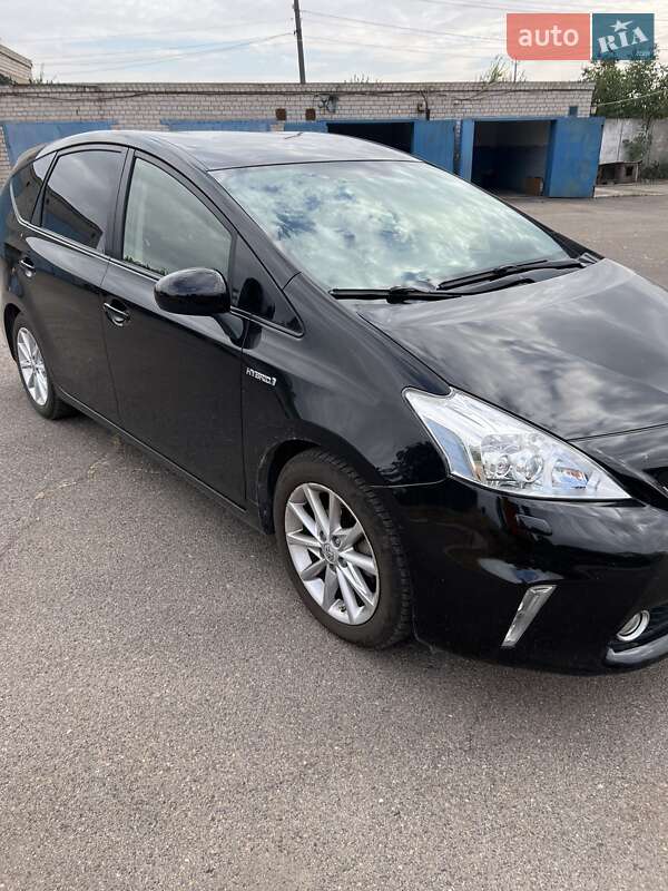 Универсал Toyota Prius v 2014 в Кривом Роге