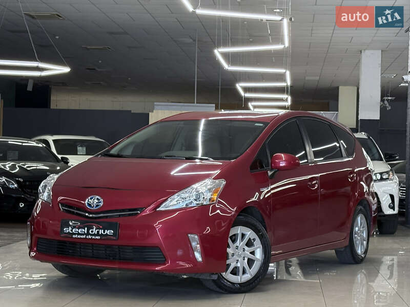 Toyota Prius v 2012