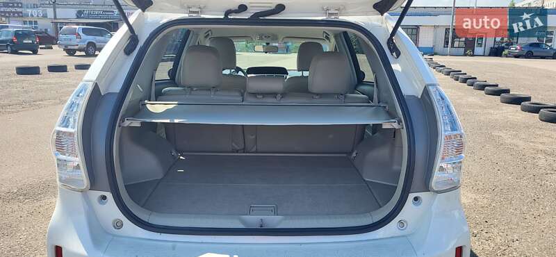 Универсал Toyota Prius v 2012 в Черкассах