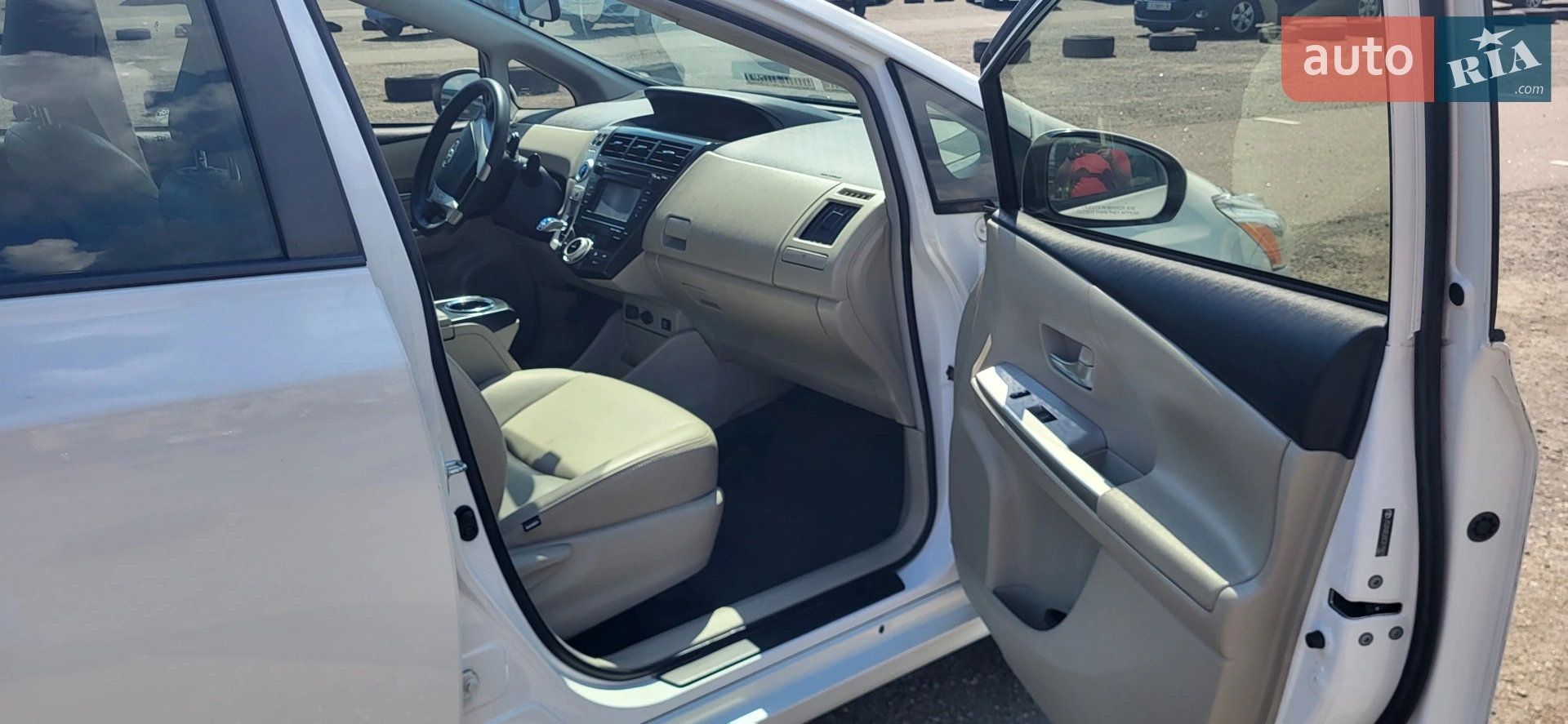 2012 Toyota Prius v (+) - мініатюра 18