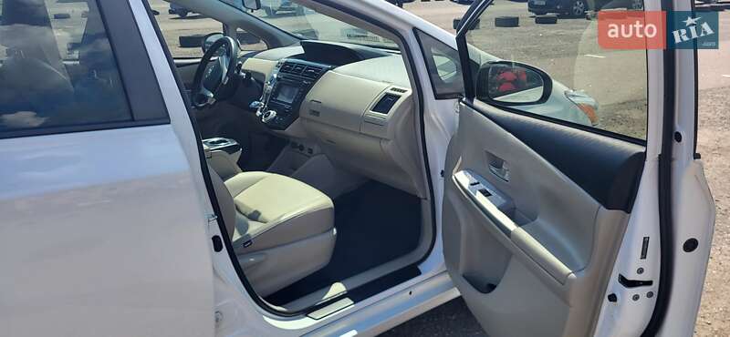 Универсал Toyota Prius v 2012 в Черкассах