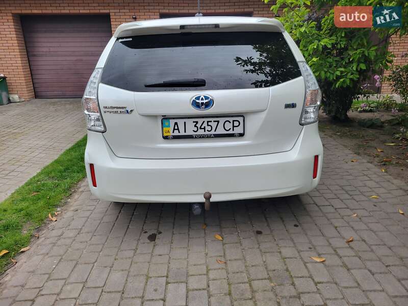 Универсал Toyota Prius v 2014 в Киеве