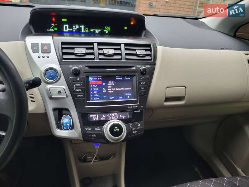 Универсал Toyota Prius v 2014 в Киеве