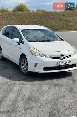 Универсал Toyota Prius v 2012 в Полтаве