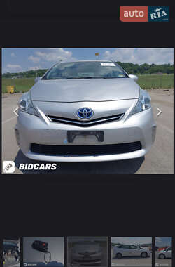 Универсал Toyota Prius v 2014 в 