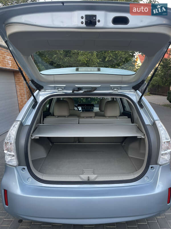 Универсал Toyota Prius v 2013 в Черноморске фото 12 Универсал Toyota Prius v 2013 в Черноморске