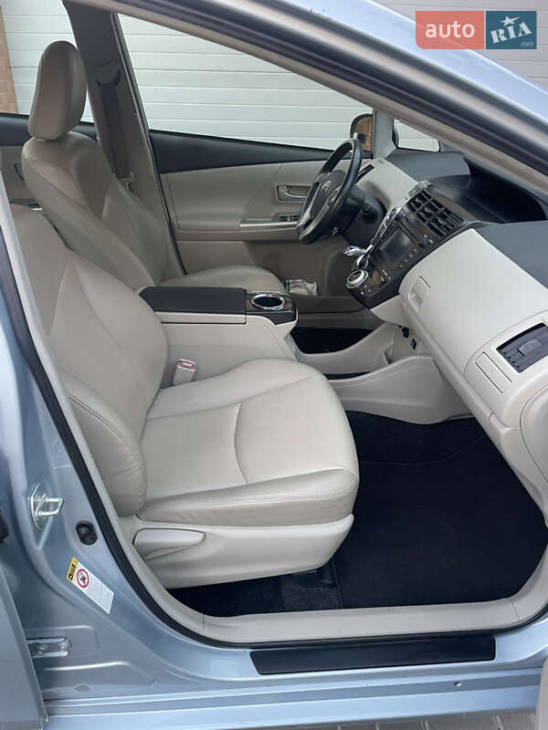 Универсал Toyota Prius v 2013 в Черноморске фото 21 Универсал Toyota Prius v 2013 в Черноморске