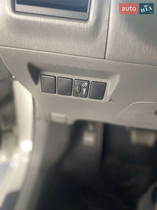 Универсал Toyota Prius v 2013 в Киеве