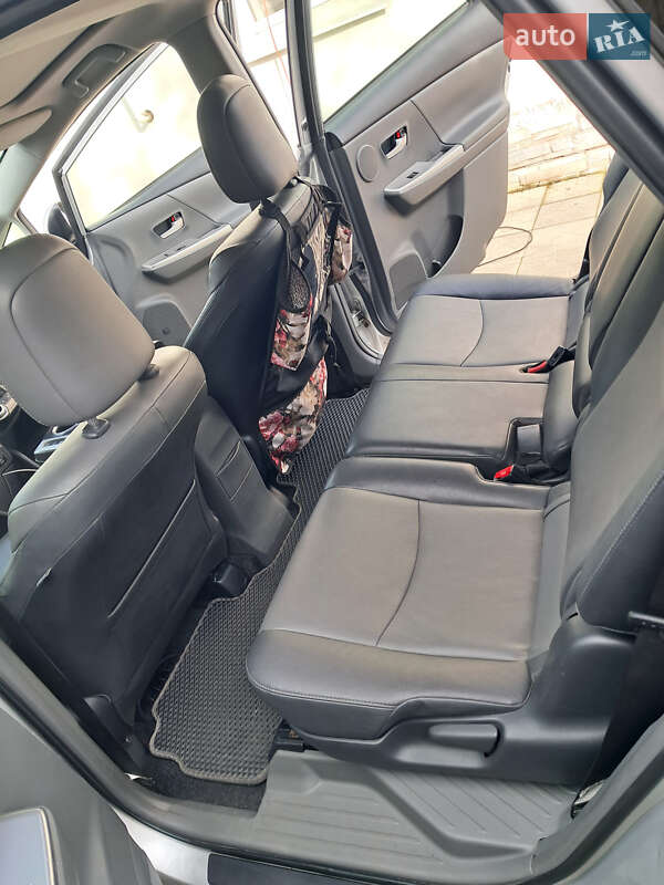 Универсал Toyota Prius v 2012 в Харькове фото 12 Универсал Toyota Prius v 2012 в Харькове