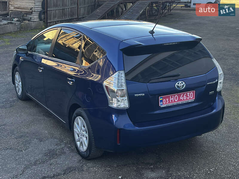 Універсал Toyota Prius v 2013 в Луцьку