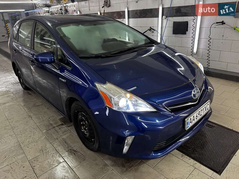Универсал Toyota Prius v 2014 в Киеве