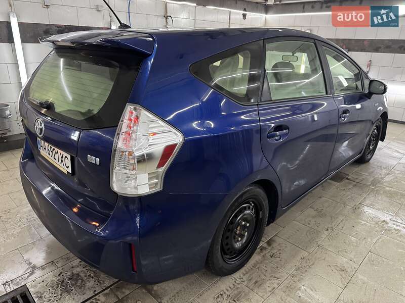 Универсал Toyota Prius v 2014 в Киеве