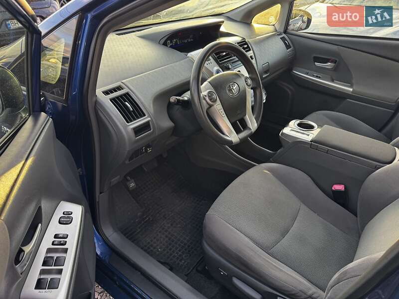 Универсал Toyota Prius v 2014 в Киеве