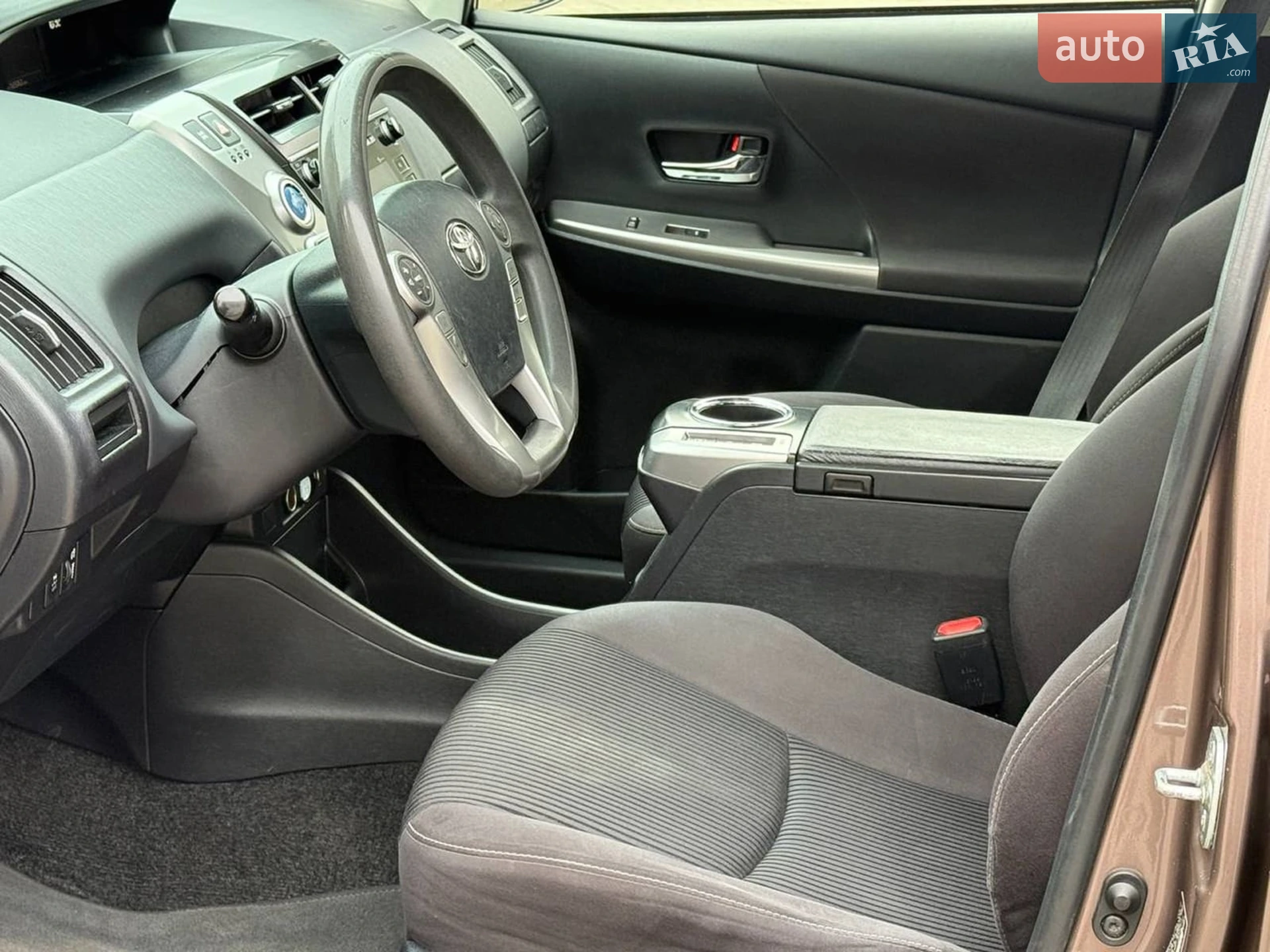 2015 Toyota Prius v (+) - мініатюра 10
