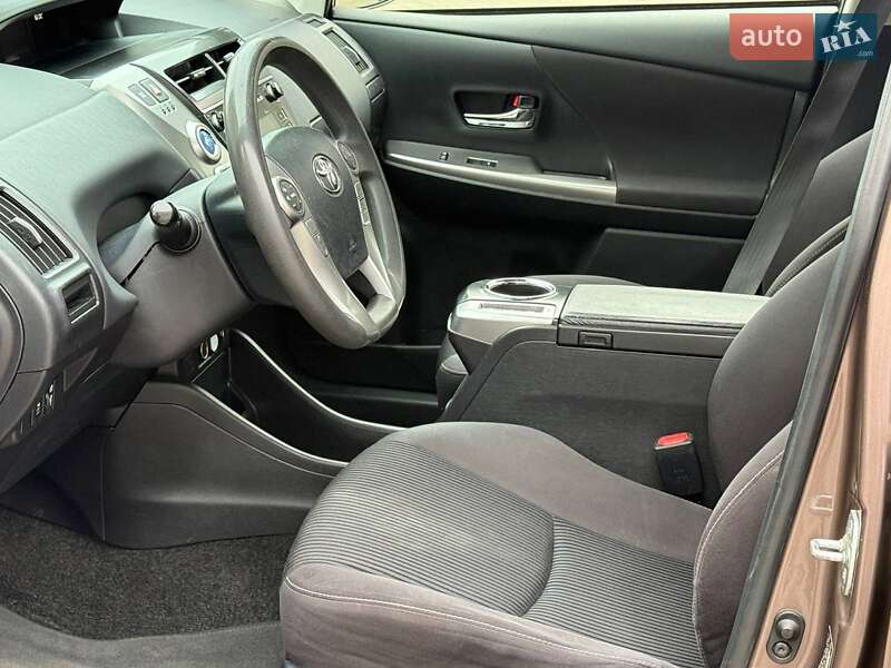 Универсал Toyota Prius v 2015 в Одессе