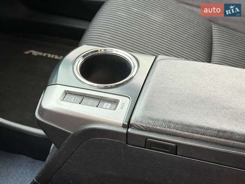 Универсал Toyota Prius v 2015 в Одессе