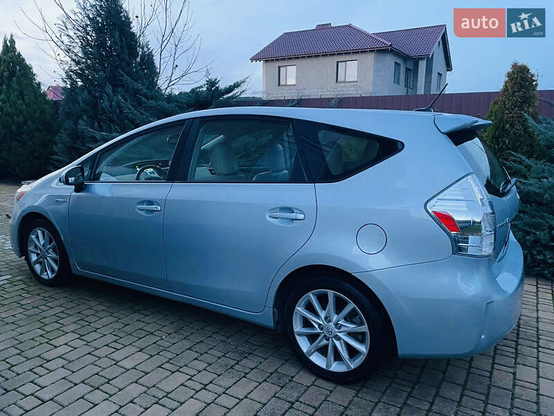 Универсал Toyota Prius v 2013 в Одессе