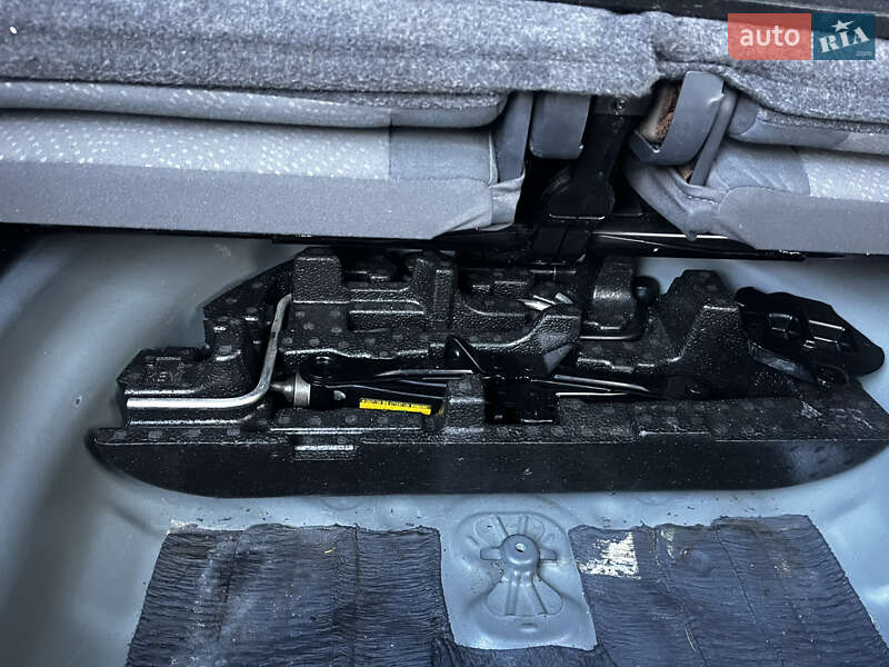 Универсал Toyota Prius v 2013 в Луцке фото 45 Универсал Toyota Prius v 2013 в Луцке