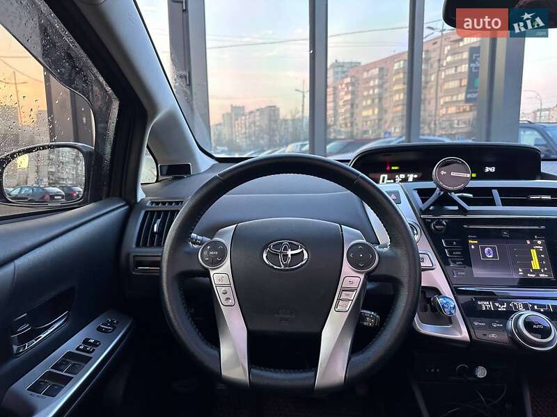Универсал Toyota Prius v 2015 в Киеве