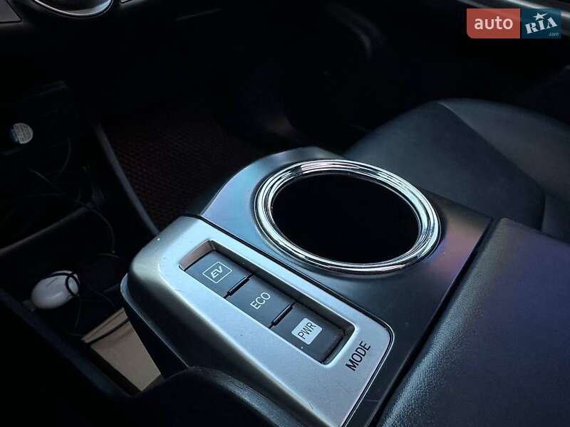 Универсал Toyota Prius v 2015 в Киеве