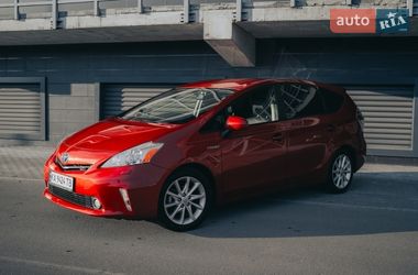 Універсал Toyota Prius v 2013 в Києві