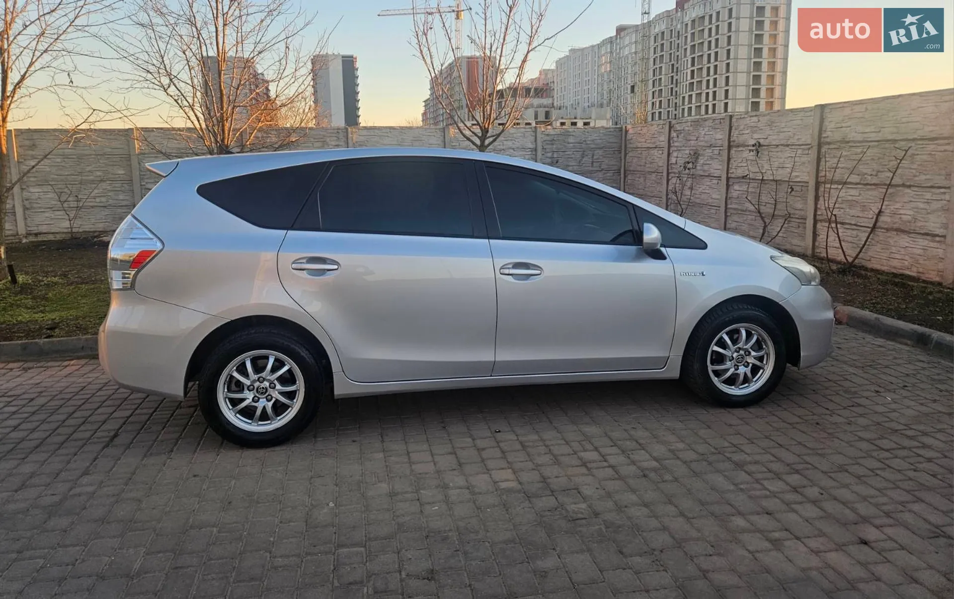 2014 Toyota Prius v (+) - мініатюра 8
