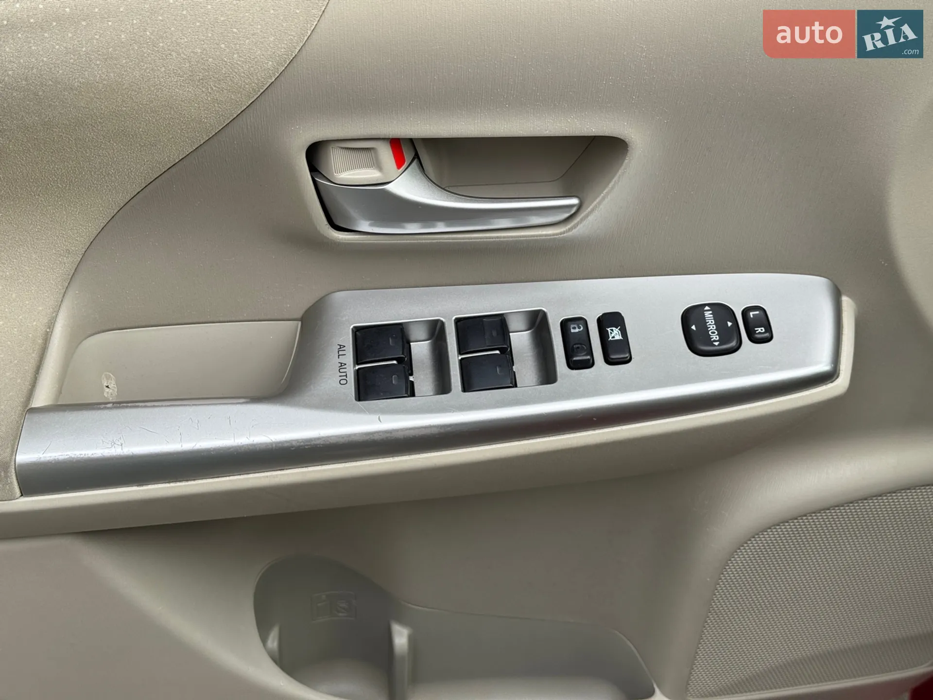 2013 Toyota Prius v (+) - мініатюра 15