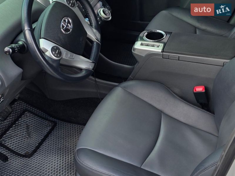 Универсал Toyota Prius v 2013 в Запорожье фото 10 Универсал Toyota Prius v 2013 в Запорожье