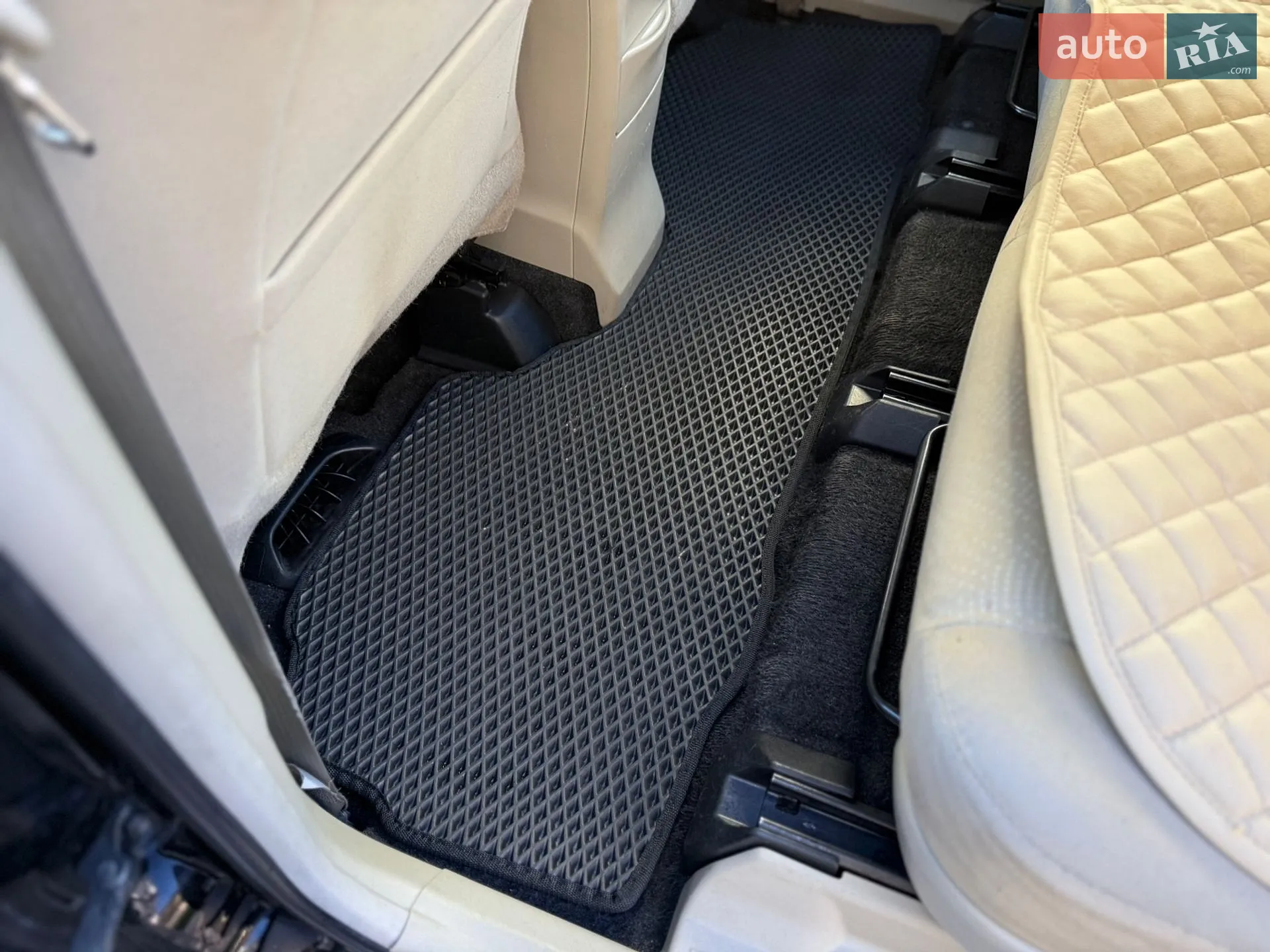 2013 Toyota Prius v (+) - мініатюра 23