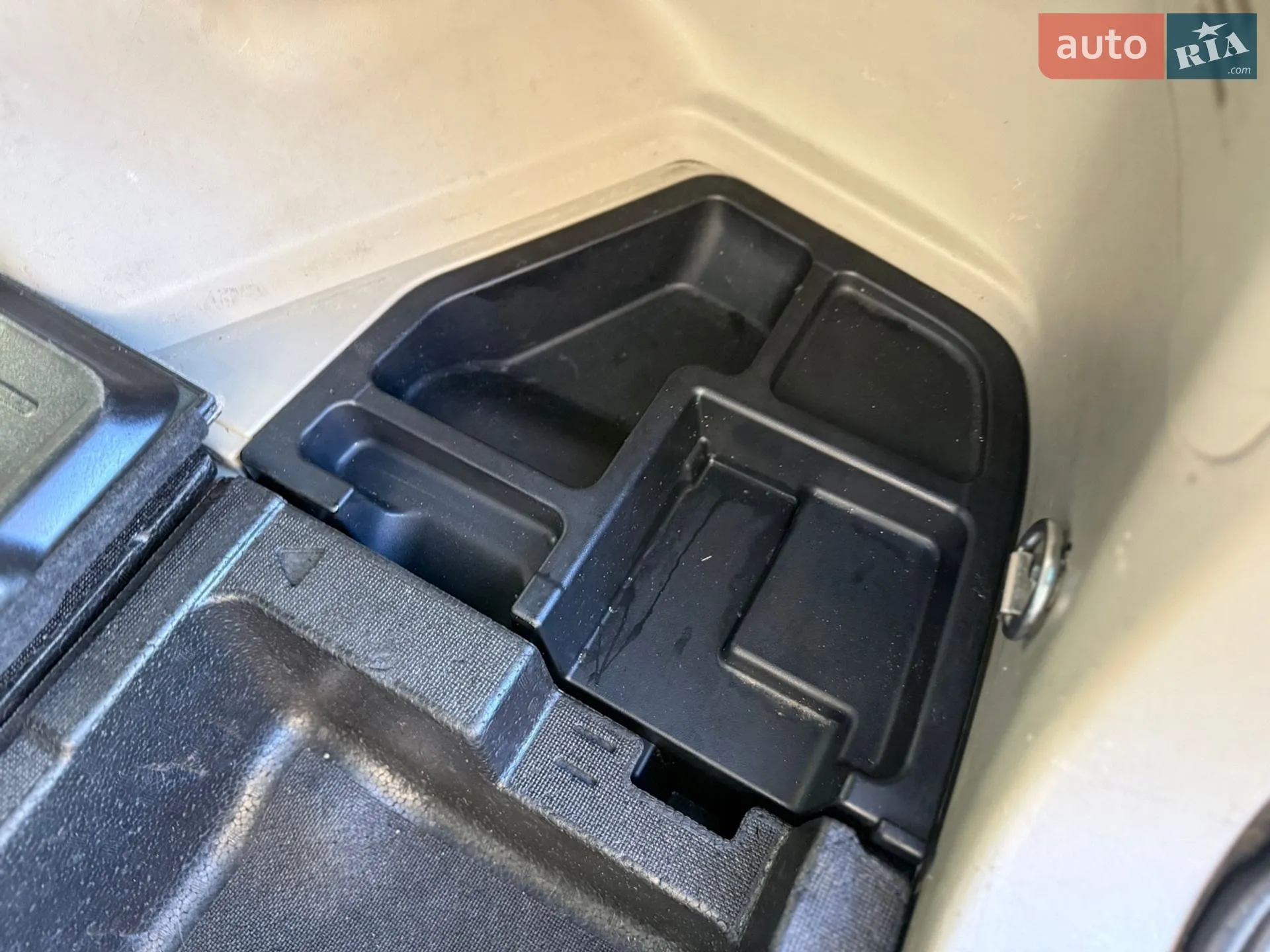 2013 Toyota Prius v (+) - мініатюра 33