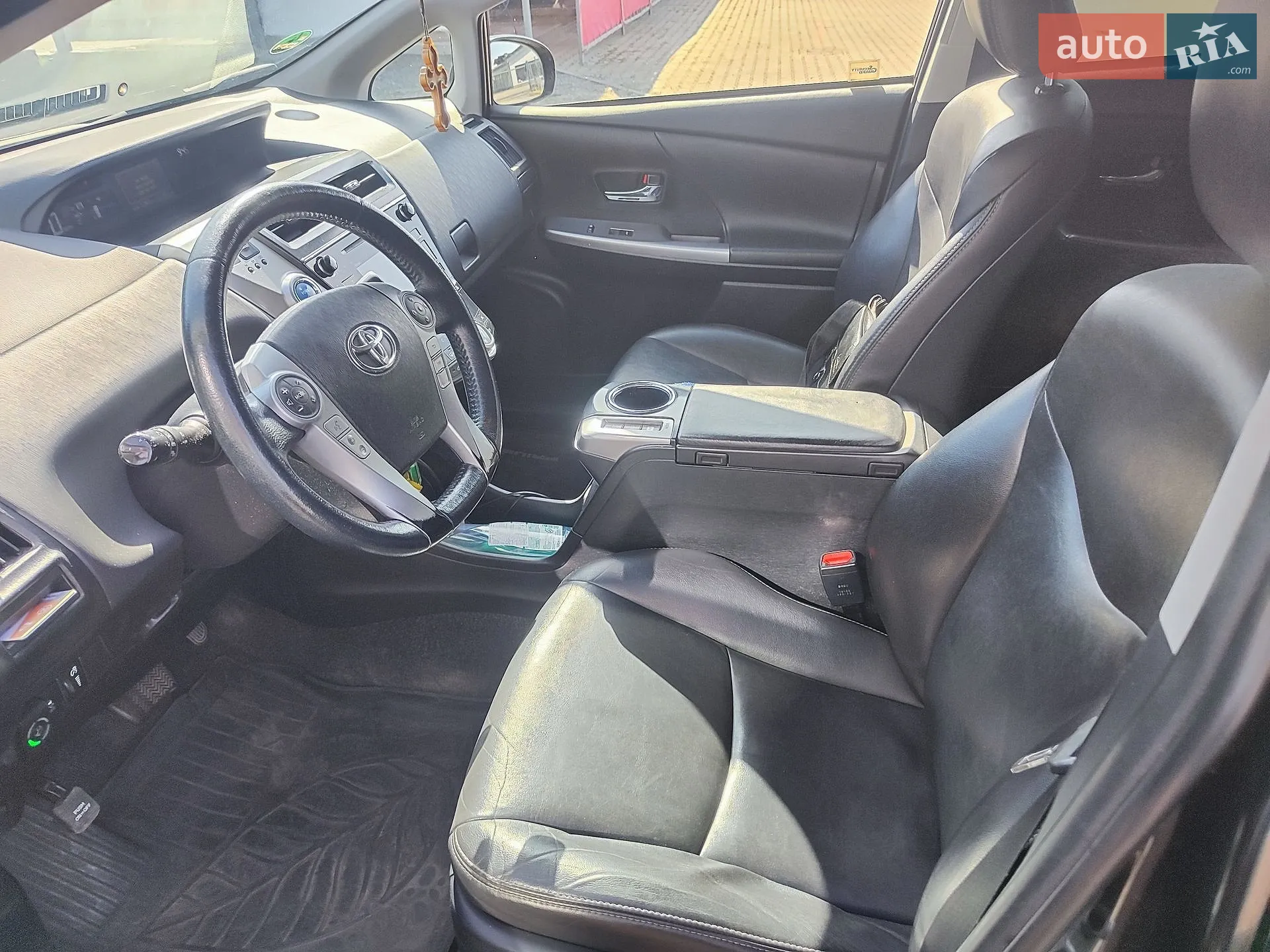 2016 Toyota Prius v (+) - мініатюра 15