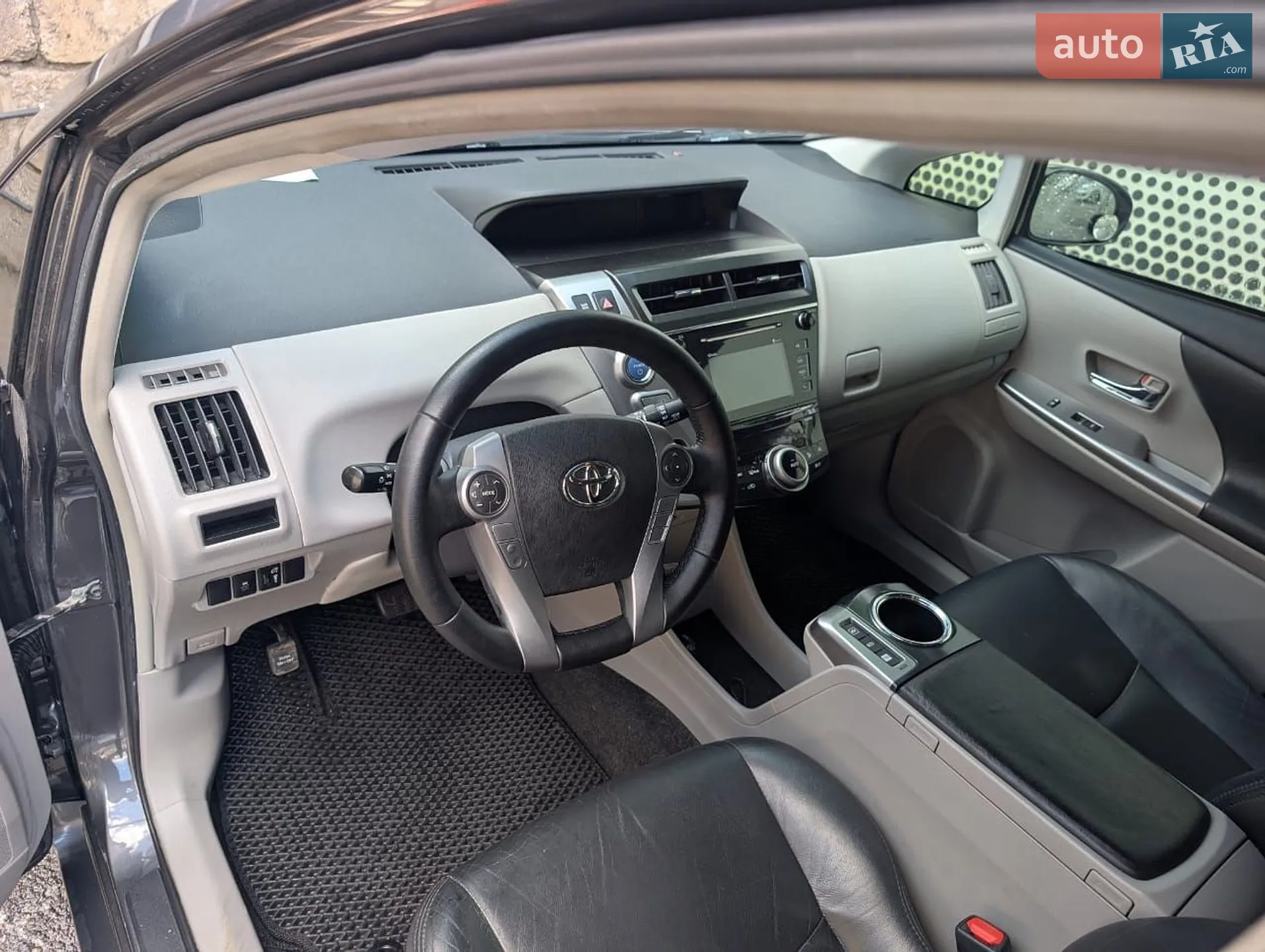 2015 Toyota Prius v (+) - мініатюра 31