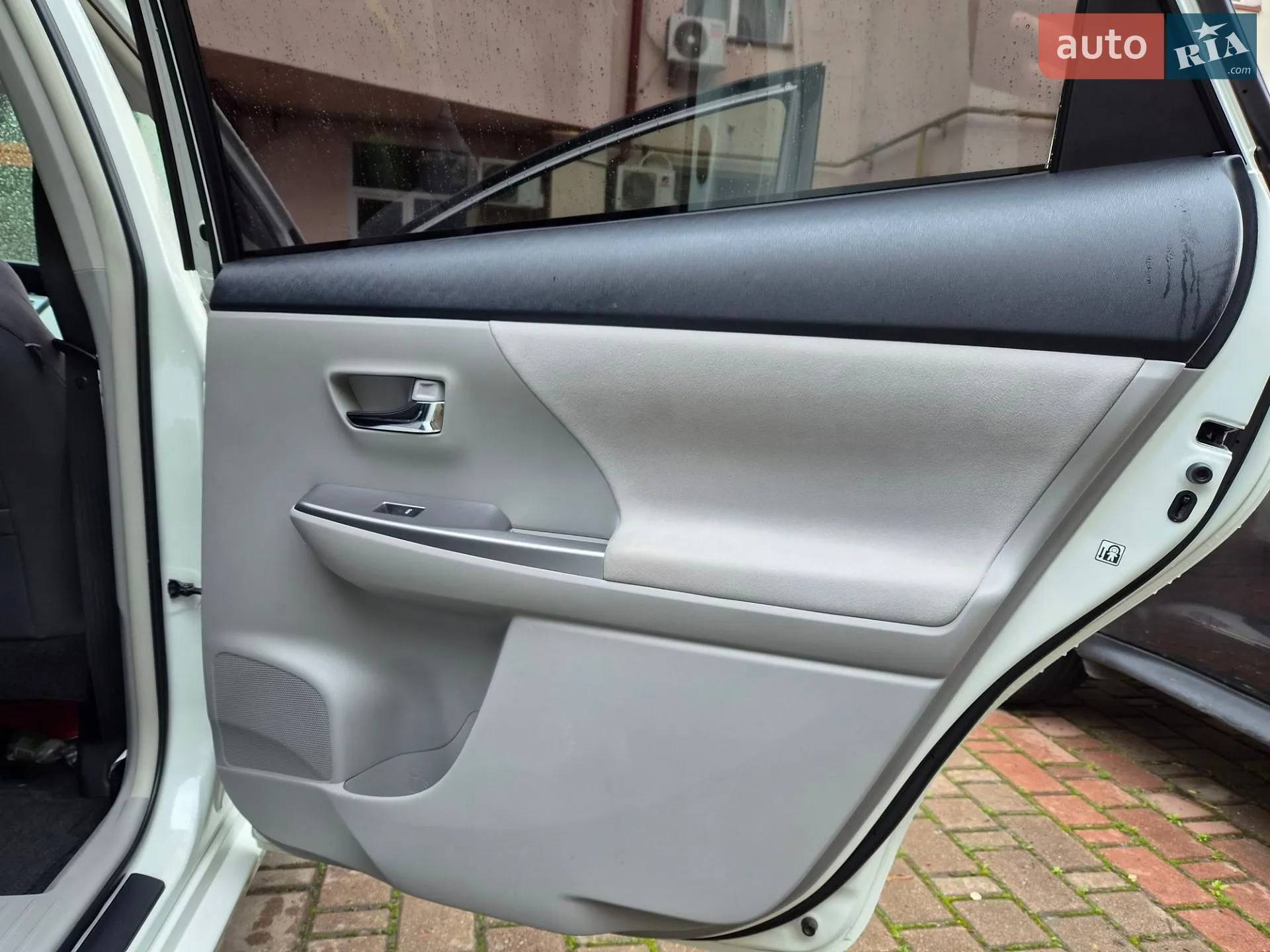 2014 Toyota Prius v (+) - мініатюра 45