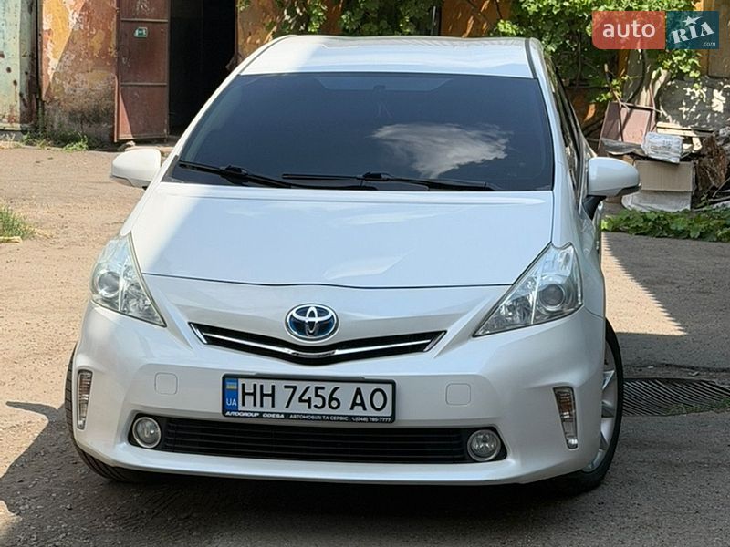 Универсал Toyota Prius v 2013 в Одессе