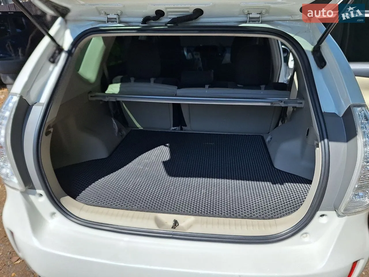 2012 Toyota Prius v (+) - мініатюра 16