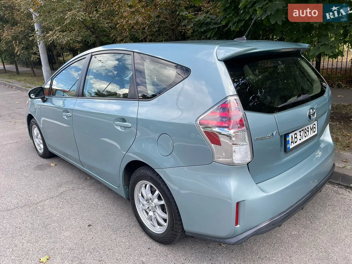 2016 Toyota Prius v (+) - мініатюра 4