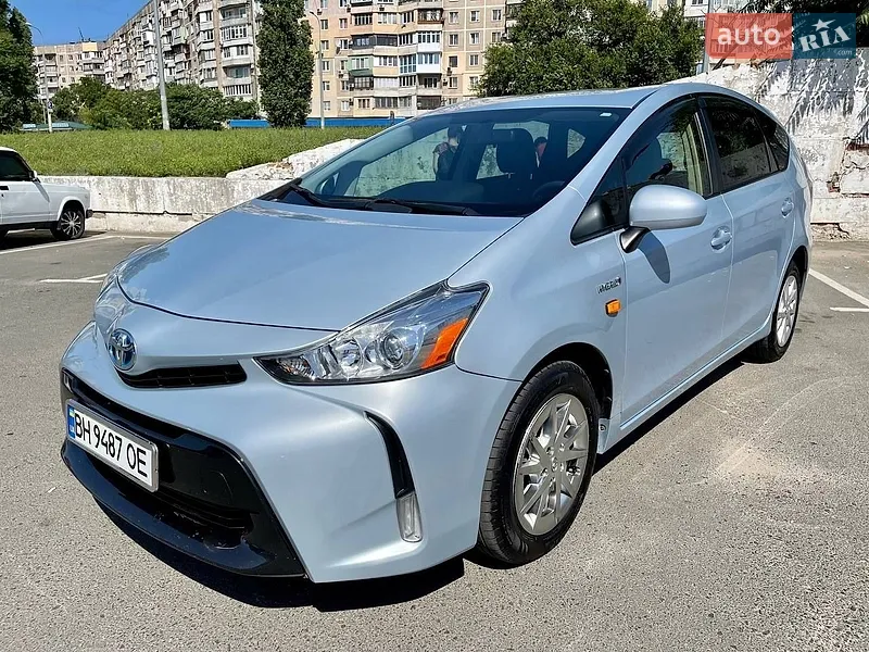 Toyota Prius v