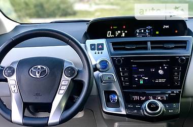 Хэтчбек Toyota Prius 2016 в Днепре