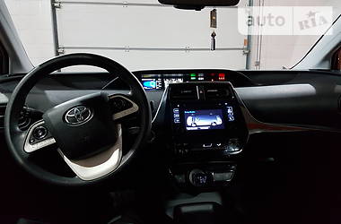 Хэтчбек Toyota Prius 2017 в Сумах